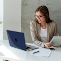 Miniatyrbild 6 av 6: Skydd för MacBook Pro 16 Tum M4 M3 M2 M1 Pro/Max 2024 2023 2021, Hård Antihalk Effekt Blank - Mörkblå marinblå