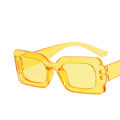 Miniatyrbild 1 av 6: Mode Vintage Fyrkantiga Solglasögon Dam Gradient Tea Solglasögon Sommar Resa Retro Glasögon Män Oculos De Sol Feminino yellow with pouch and cloth