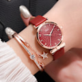Miniatyrbild 4 av 6: Mode Damklockor Lyxig läderblomma Watch för kvinnor Dam Quartz Watch med set Reloj Mujer Leather Red Set