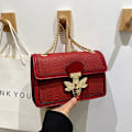Miniatyrbild 1 av 6: Bee Pu Läder Crossbody-väskor för kvinnor Kedjor Axelremsväska Kvinnliga Damväskor Sling Lyx Handväskor Designer Red