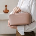 Miniatyrbild 6 av 6: Skönhetsväska med stor kapacitet Bärbar sminkpåse i läder, vattentät badrumstvättväska, multifunktionell toalettartiklar pink-no logo