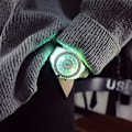 Miniatyrbild 4 av 6: Kvinnor Flash Lysande Personlig Strass Led Watch Trender Studenter Älskare Gelé Kvinna Herrklockor Lätt Watch 2022 PL
