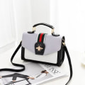 Miniatyrbild 1 av 6: Kvinnor Designer Contrast Handväska Kvinna Ny Klassisk Crossbody-väska Flikväska Läder Axelväska Damväska Light Grey