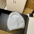 Miniatyrbild 1 av 6: Ins Solid Shiny Color Beanies SkulliesLetter Kvinna Fluffig Vinterhatt För Matchande Varm Mjuk Present letter logo15