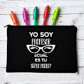 Miniatyrbild 2 av 6: Yo Soy Profesor Cual Es Tu Superpoder Spansk Rese Sminkväska Organizer Presenter Sminkväskor Lärare Canvas Penna Förvaringspåse W01322-TBBK-D