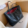 Miniatyrbild 1 av 6: Vävda galler axelväska för kvinnor med stor kapacitet tygväskor Designer lyxig handväska för kvinnor Mode högkvalitativ underarmsväska Black shoulder bag