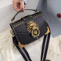 Miniatyrbild 2 av 6: Handväskor för kvinnligt mode Lyxiga flickor Crossbody-väskor Tote Kvinna Metall Lejonhuvud Märke Axelväska Mini fyrkantig budväska Black 20cm x 15cm x 6cm