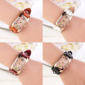Miniatyrbild 6 av 6: Mode Casual Damklocka Kunstläder Diamantband Avlångt case Quartz Watch kvinnor Red