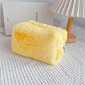 Miniatyrbild 1 av 6: Mjuk plysch sminkväska för kvinnor 2022 Vinter Ny fluffig kosmetisk smink Case Flickor Resor Toalettartiklar Organizer Handväska Yellow 18cm x 10cm x 10cm