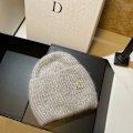 Miniatyrbild 1 av 6: Ins Solid Shiny Color Beanies SkulliesLetter Kvinna Fluffig Vinterhatt För Matchande Varm Mjuk Present letter logo20