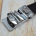 Miniatyrbild 6 av 6: Koläder Herrbälte Svart/blått/vitt/brunt/rött Automatiskt spänne Designerbälte Hane 2022 Fashionabla byxbälte för män Red 105CM