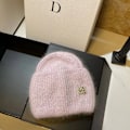 Miniatyrbild 1 av 6: Ins Solid Shiny Color Beanies SkulliesLetter Kvinna Fluffig Vinterhatt För Matchande Varm Mjuk Present letter logo22