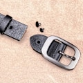 Miniatyrbild 6 av 6: Mode Läderbälten för kvinnor Enkel Mental Pin Spänne Flickor Tunt Bälte Denim Jeans Klänning Kjol Lyxmärke Retro midjeband Red-2cm 105CM