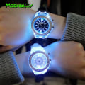 Miniatyrbild 2 av 6: Kvinnor Flash Lysande Personlig Strass Led Watch Trender Studenter Älskare Gelé Kvinna Herrklockor Lätt Watch 2022 PL