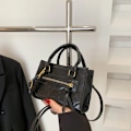 Miniatyrbild 6 av 6: Designerväska Lyx Ny stil Handväska För Kvinna Läder Damväska Trendig Enfärgad Crossbody axelväskor Hög kvalitet Red 2 shoulder bag (20cmMax Length30cm)