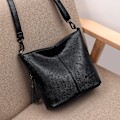 Miniatyrbild 3 av 6: Crossbody-väskor i mjukt läder för kvinnor Nya lyxiga handväskor Dam Casual Axelväska Designer tygväska bolsa feminina Red 25cm x 10cm x 21cm