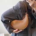 Miniatyrbild 4 av 6: Mode Vita Axelväskor För Kvinnor Pu Läder Enfärgad Half Moon Crossbody Bag Designer Dam Handväskor Dam Underarmsväskor Khaki (20cmMax Length30cm)