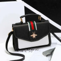 Miniatyrbild 1 av 6: Kvinnor Designer Contrast Handväska Kvinna Ny Klassisk Crossbody-väska Flikväska Läder Axelväska Damväska Black