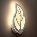 Bladformad LED-vägglampa - modern design, metall och akrylmaterial - lämplig för sovrum, hallar och vardagsrum (varmt ljus).