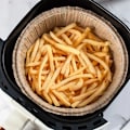 Miniatyrbillede 1 af 5: QU.200 stk. Air Fryer Bagepapir Non-Stick Engangs Air Fryer Bagepapir Kurv Uperforeret Rund Bagemåtte A