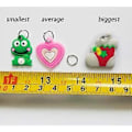Miniatyrbild 4 av 5: \"QD\" Loom Band Berlock Armbandsberlock Berlock för Loom Band Berlock för Flickor Semesterpresent