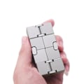 Pikkukuva 4 / 4: \"QD\" Fidget Spinner Rentouttava Infinite Cube Metalli Flip Kuutio Punainen