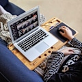 Miniatyrbilde 3 av 5: /QD/Kneskrivebord for Laptop og Nettbrett