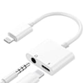 Miniatyrbilde 1 av 3: \"QD\" Lade- og hodetelefonadapter – Lightning til 3,5 mm & Lightning-port for musikk og lading samtidig