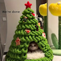Miniatyrbild 1 av 4: Julgranformad husdjursbädd Filt inomhustält stil innesluten kattbädd Varm jul handgjord kattunge och valpbädd Julhatt