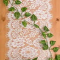 28 cm / 3 m, Vit spetsduk, Non-woven bordslöpare