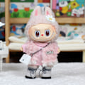 Miniatyrbild 4 av 6: MOKOKO Labubu 17cm PVC Macaron Hjärta Kläder Dra Tyg Vinyl Ansikte Docka Inspirerad av Frozen Karaktärer Kända Produkter Pojke Flickor Cha plush two-piece set 17cm pull cloth baby coat