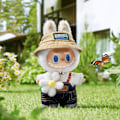 Miniatyrbilde 2 av 3: POP MART The Monsters Fall in Wild Series-Vinyl Plysjdukke Anheng Actionfigur, Samleleke Sett for Skrivebordstilbehør, 1 stk{F2}