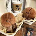 Miniatyrbillede 5 af 6: 5.11in Jellycat Brun Kaffebønne Nøglering Med Fod Blød Vedhæng Ny Kreativ Simuleret Kaffe Mad Plysdukke Nøglering Jellycat Udstoppede Dyr