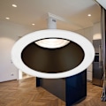 Miniatyrbillede 2 af 4: Beta R1 spotstøtte rund hvid/sort MR16 GU10/GU5.3 vit svart