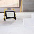 Miniatyrbillede 2 af 3: Bærbar LED-projektor på stativ 50W 4200lm IP65 Svart