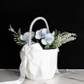 Miniatyrbilde 4 av 5: Blomsterpikekurver til bryllup, hvit blomsterkurv med perlehåndtak for blomsterpiker{hh]