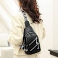 Miniatyrbillede 2 af 5: Slyngetaske til kvinder, Crossbody Fanny Packs PU Læder Crossbody Tasker Brysttaske Flere Rum Bæltetaske Pung med Justerbar Rem 30cm Black