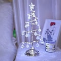 Miniatyrbilde 2 av 4: Metallisk juletreformet LED-bordlampe Lys opp juletreet med krystall anheng nattlys for soverom silver