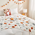 Miniatyrbilde 4 av 6: Myk og Koselig Halloweenpledd, Skummelt Gresskar Flaggermus Edderkoppnett Mønster Hvit Pledd for Sofa Seng Hjemmeinnredning Gaver 127cm x 152cm