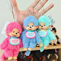Pikkukuva 2 / 6: 15 cm Monchhichi-pariskunta seisomassa muodonmuutos pehmolelu avaimenperänukke (satunnainen)