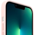 Pikkukuva 2 / 4: Applen silikonikuori MagSafella (iPhone 13 Pro Maxille)