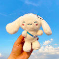 Pikkukuva 1 / 11: Sarjakuva Kuromi -nukke koululaukun riipus nukke pehmolelu pari avaimenperä laukun riipus Plush Sanliou-Cinnamon Dog 11cm (with keychain)