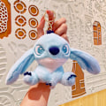 Miniatyrbild 1 av 11: Tecknad Kuromi docka skolväska hänge docka plyschleksak par nyckelring väska hänge New plush light blue Stitch 11cm (with keychain)