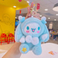 Miniatyrbillede 1 af 11: Tegneserie Kuromi dukke skoletaske vedhæng dukke plys legetøj par nøglering taske vedhæng Plush bow tie cute pet-Cinnamon dog 11cm (with keychain)