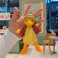 Pikkukuva 1 / 11: Sarjakuva Kuromi -nukke koululaukun riipus nukke pehmolelu pari avaimenperä laukun riipus Plush Red Cowboy Duck 11cm (with keychain)