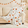Miniatyrbilde 2 av 6: Myk og Koselig Halloweenpledd, Skummelt Gresskar Flaggermus Edderkoppnett Mønster Hvit Pledd for Sofa Seng Hjemmeinnredning Gaver 127cm x 152cm