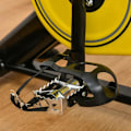 Miniatyrbillede 4 af 9: Rootz motionscykel - Cykeltræner - Højdejusterbar motionscykel - Fitnesscykel - Rulletræner - LCD Display - 50 x 100 x 101-113 cm