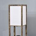 Miniatyrbillede 9 af 11: Rootz gulvlampe med hylder - trægulvlampe - stående lampe - stilfuld opbevaring - 26 x 26 x 160 cm