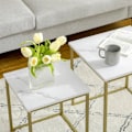 Miniatyrbillede 5 af 6: Rootz 2 sideborde - stabelbare sideborde - bordplade i marmorlook - Lille sofabord - træmateriale - guld + hvid - 45L x 45W x 50H cm