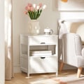 Miniatyrbillede 4 af 8: Rootz Sengebord - Natbord - Sidebord - Hvid MDF - Stor opbevaring med 2 hylder og 2 skuffer - Ridsefaste gulvbeskyttere - Alsidigt design - 45cm x 55c
